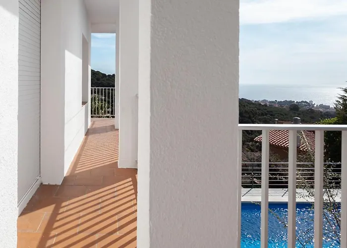 House In A Garden With View *