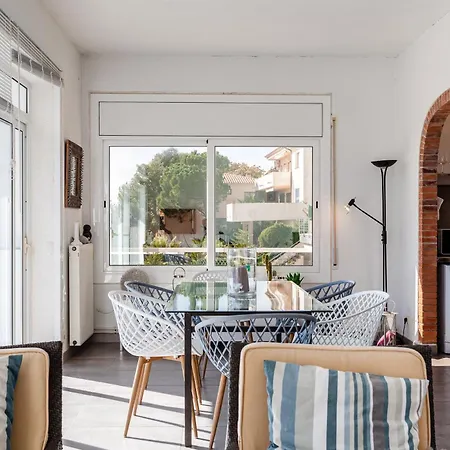 House In A Garden With View יורט דה מאר