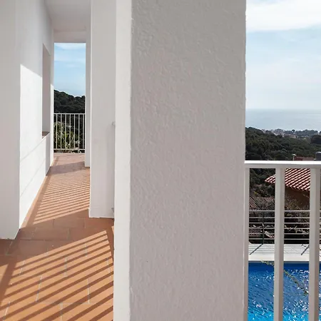 House In A Garden With View יורט דה מאר