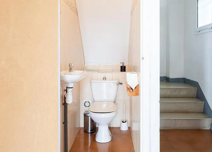 House In A Garden With View *