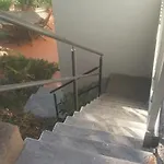 House In A Garden With View * 滨海略雷特