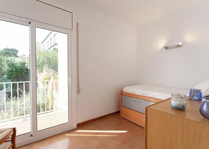 House In A Garden With View *